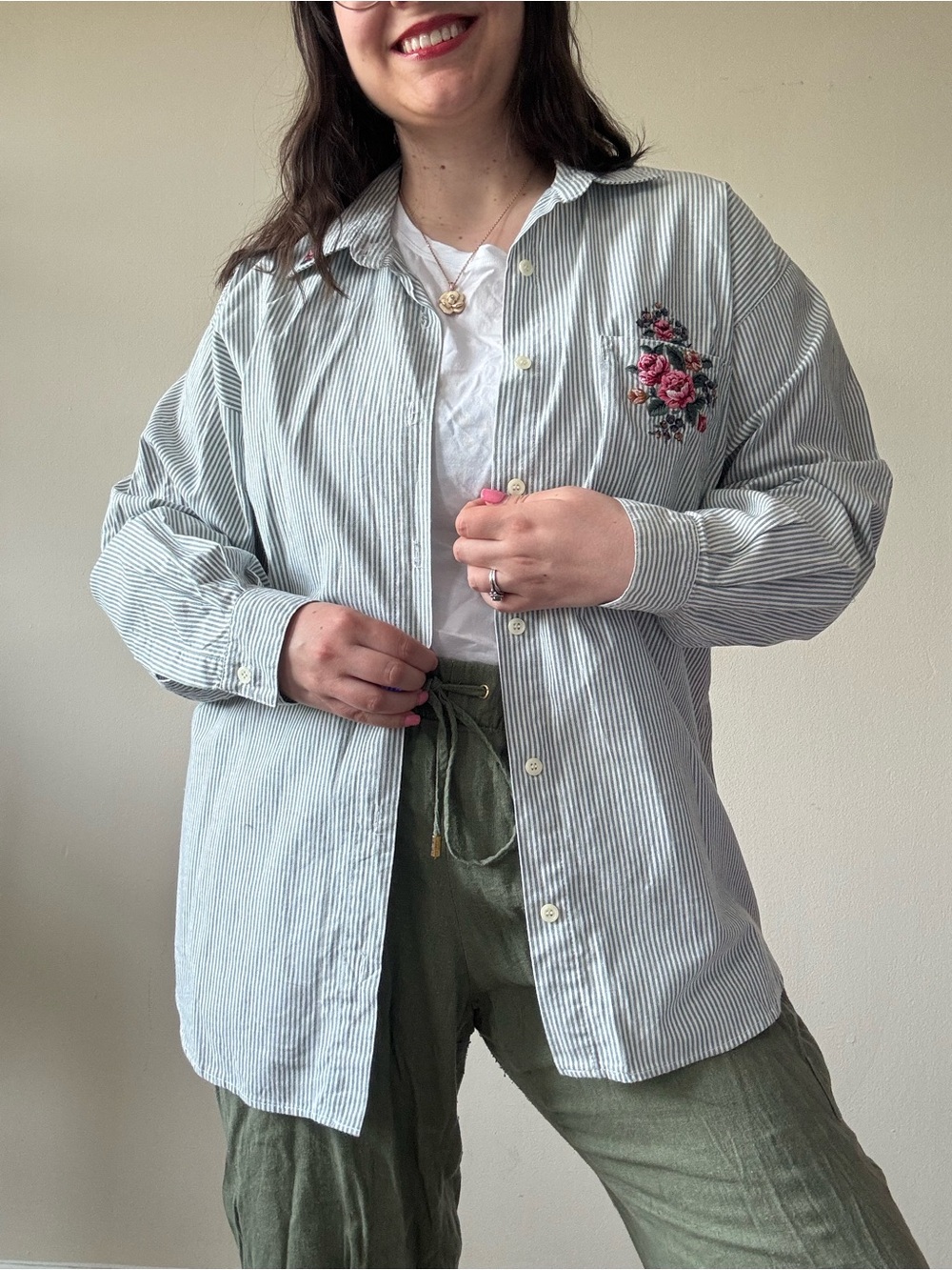 American Vintage Striped Button-Down Shirt with Pink Floral Embroidery